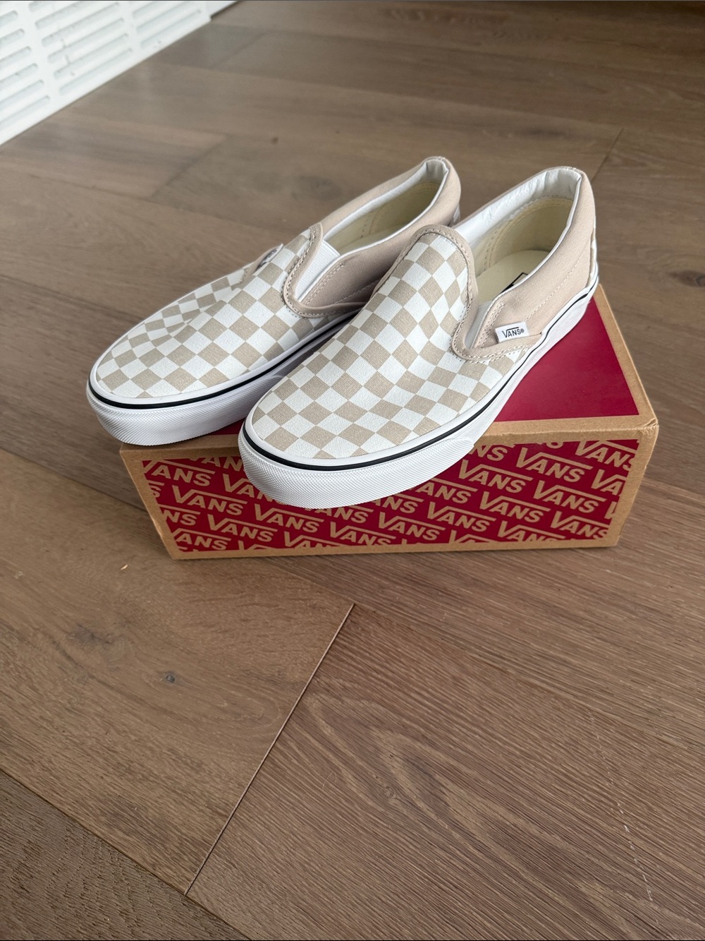 NEW Vans Slip-On Checkerboard Sneakers Womens size 9.5 - Beige/White